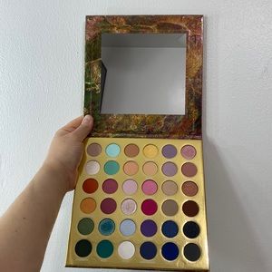 BH Cosmetics x Doja Cat Eyeshadow palette